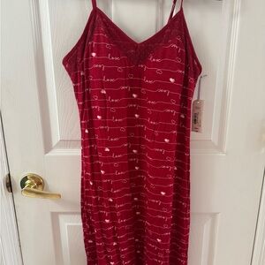 Ambrielle Red Love Print Valentines Day Nightgown NWT